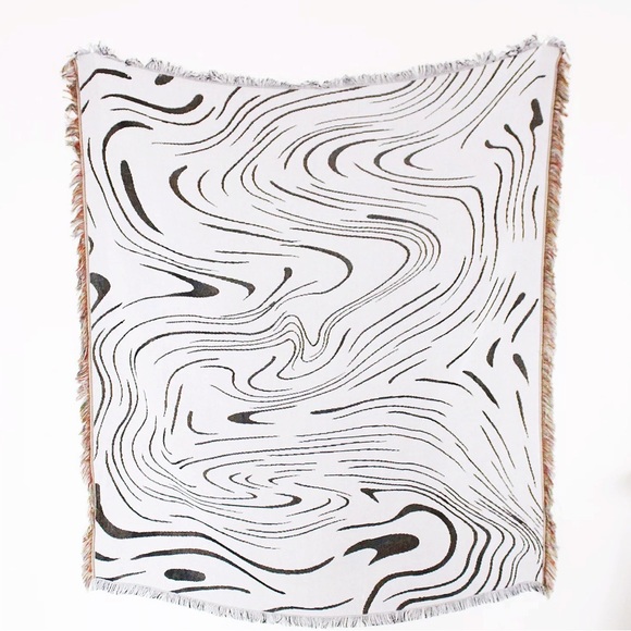 WAVY Boho Blanket 🖤 - Picture 3 of 5